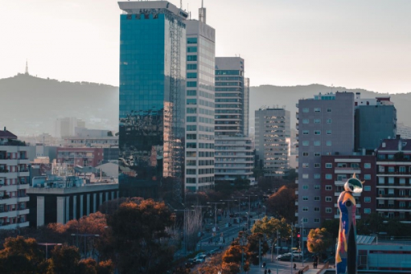 相比于傳統(tǒng)的建筑，智能建筑有以下幾方面的顯著優(yōu)勢！